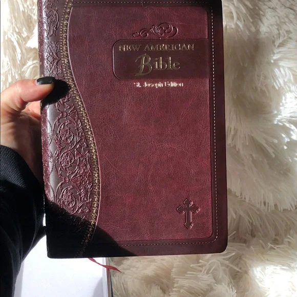 Elegant maroon Leather Bible - Picture 9 of 9